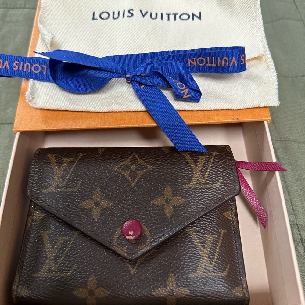 Louis Vuitton Tri-fold wallet